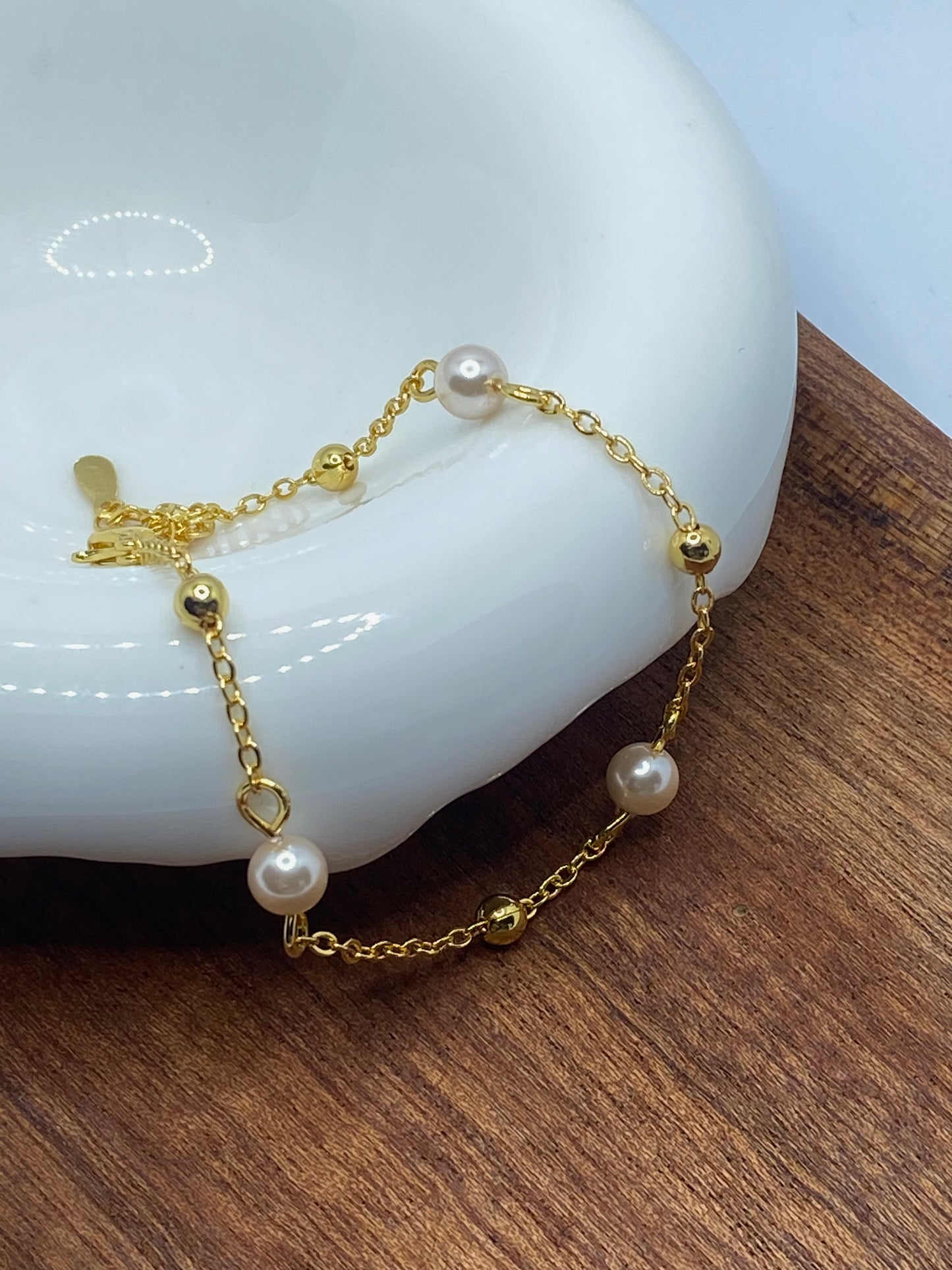 Lily Pearl Chain Bracelet