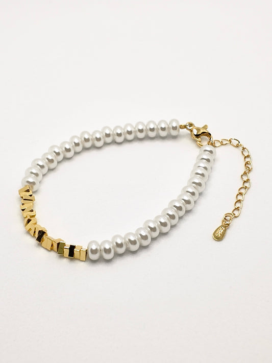 Pearl Bracelet With Gold Cube Details